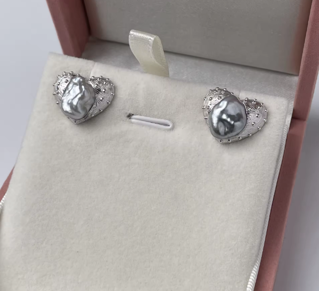 Vespera_Lucent Heart Pearl Earrings
