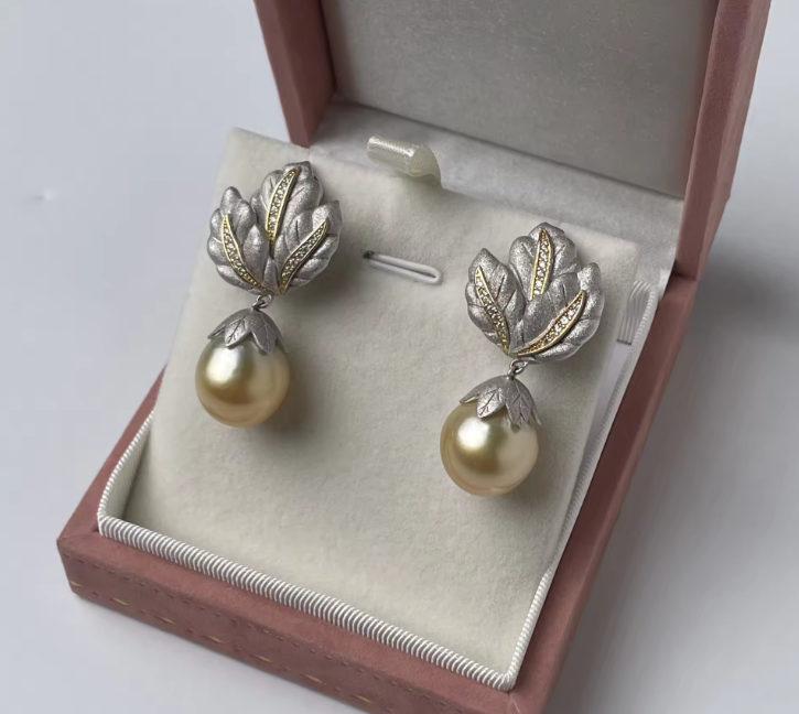 Vespera_Aureate Foliate Pearl Earrings