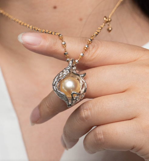 Vespera_Aureum Custos Pearl Necklace