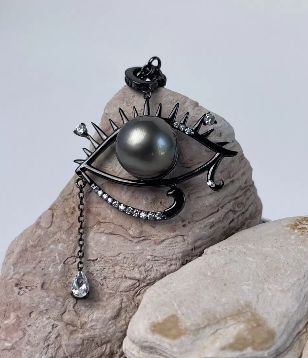 Vespera_Oculus Divinus Pearl Necklace