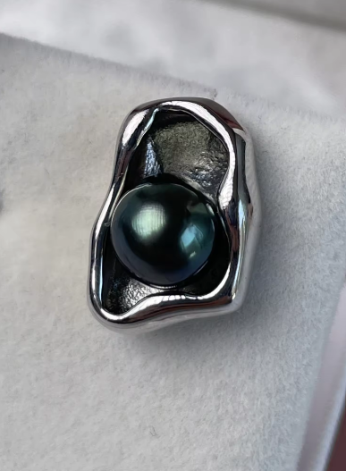Vespera_Nocturne Flow Pearl Earrings