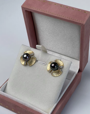 Vespera_Midnight Bloom Pearl Earrings